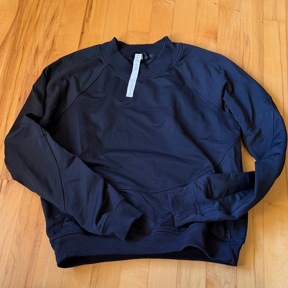 Lululemon crewneck with front pockets